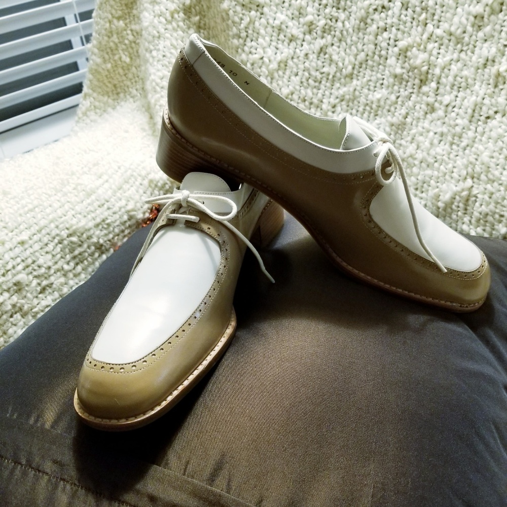 Stuart Weitzman 10N Low Heeled Oxfords Brand New